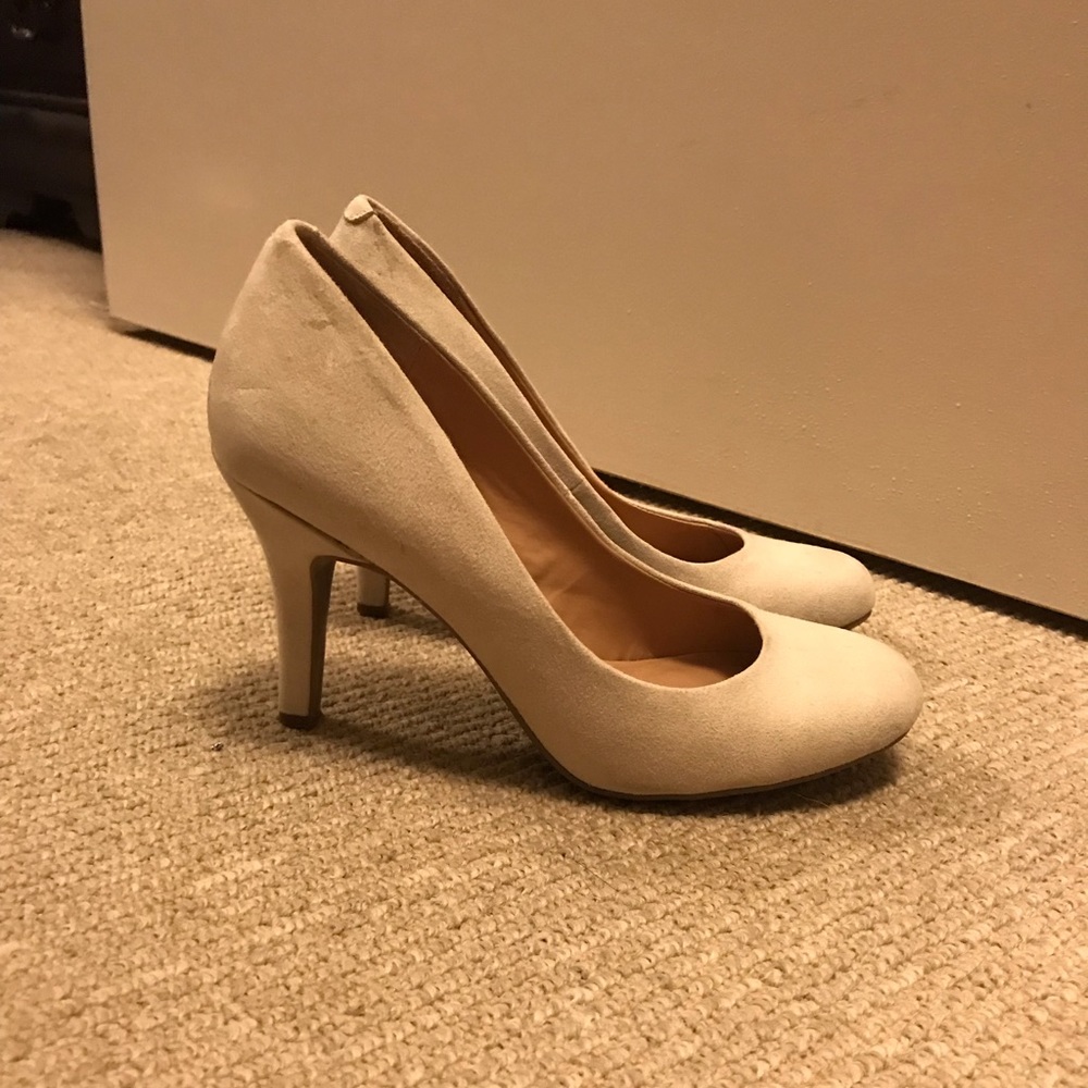 Kelly & Katie nude heels